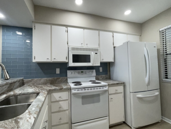 Charming 2 Bedroom Vacation Condo in Englewood Close to Beach